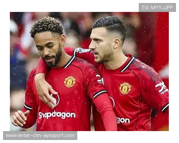 曼联被批打法保守!三中卫成为全队最大包袱 曼联被批打法保守!三中卫成为全队最大包袱