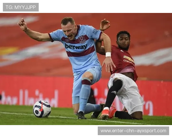 西汉姆联备战曼联期间加练反击，安东尼奥体能储备增强