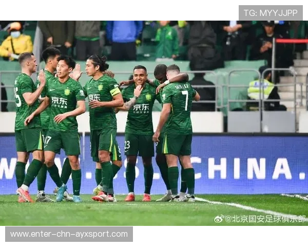 玉昆国脚边路快速传中搅乱对手防线