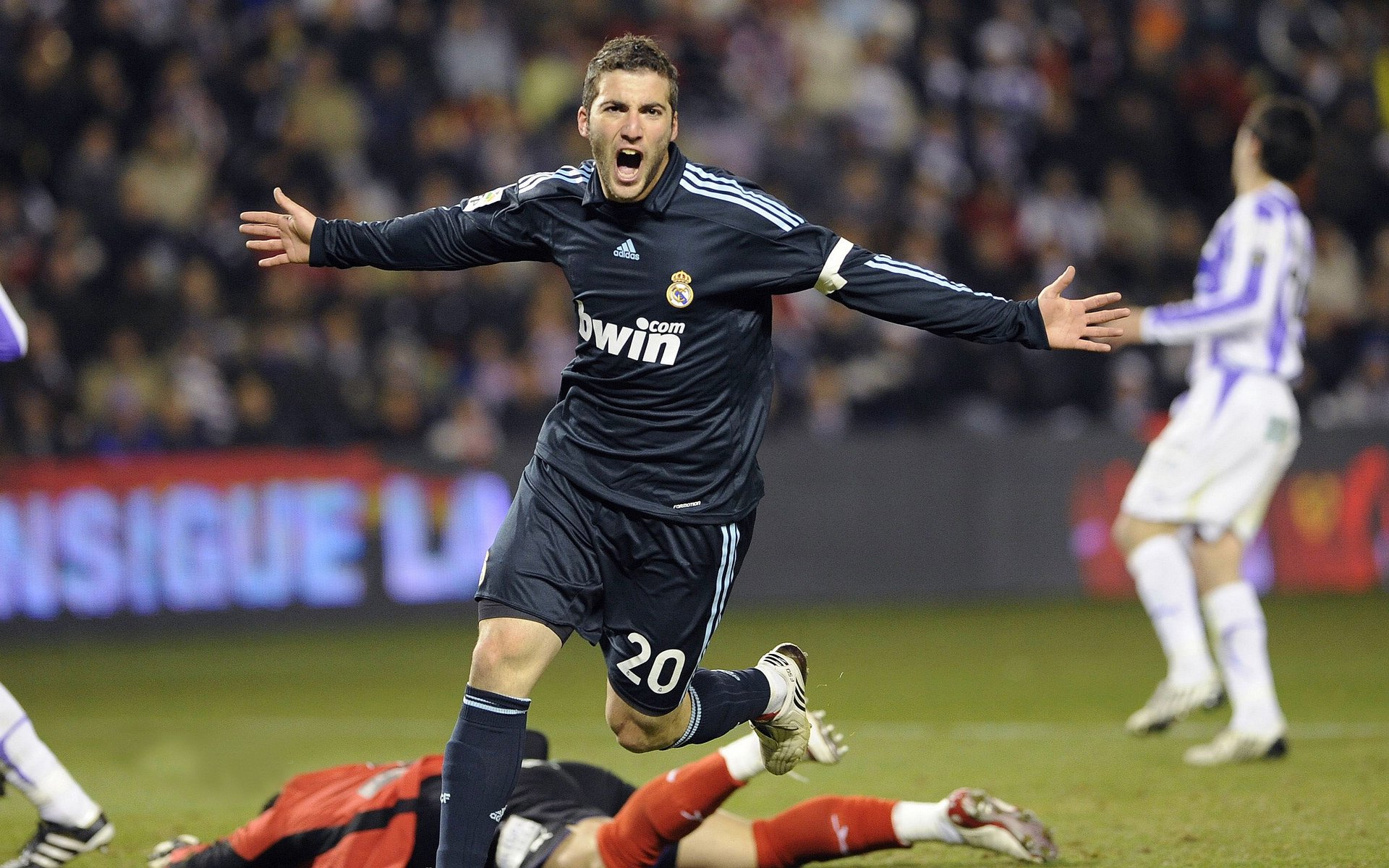 【震撼】伊朗雪地“吊射”惊呆裁判，全场沸腾