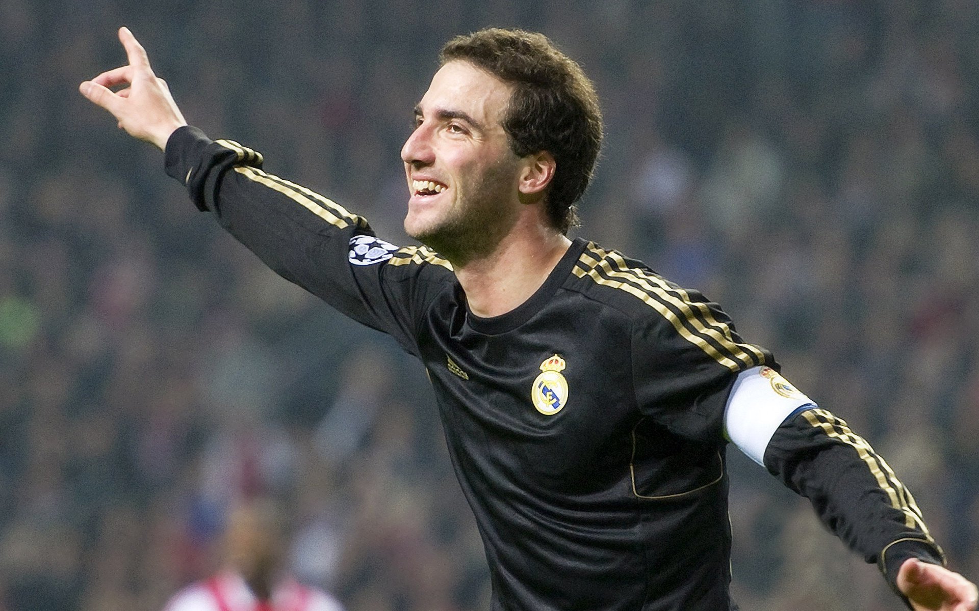 中超联赛荣誉榜再生变化，射手竞争白热化，中超奖项